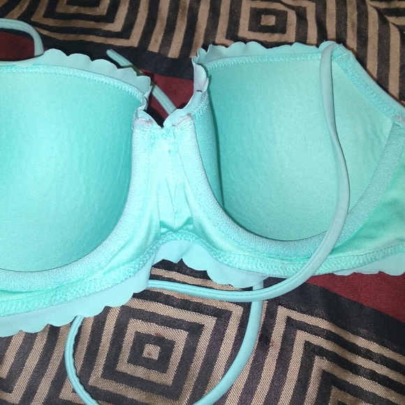 Victoria's secret bikini 32C - Picture 3 of 3